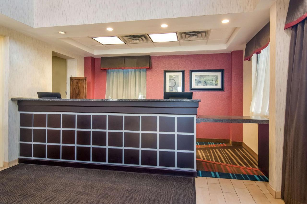 Best Western Dutch Valley Inn New Philadelphia Bagian luar foto